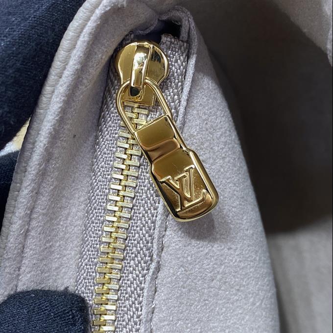 2025224M82211222410476