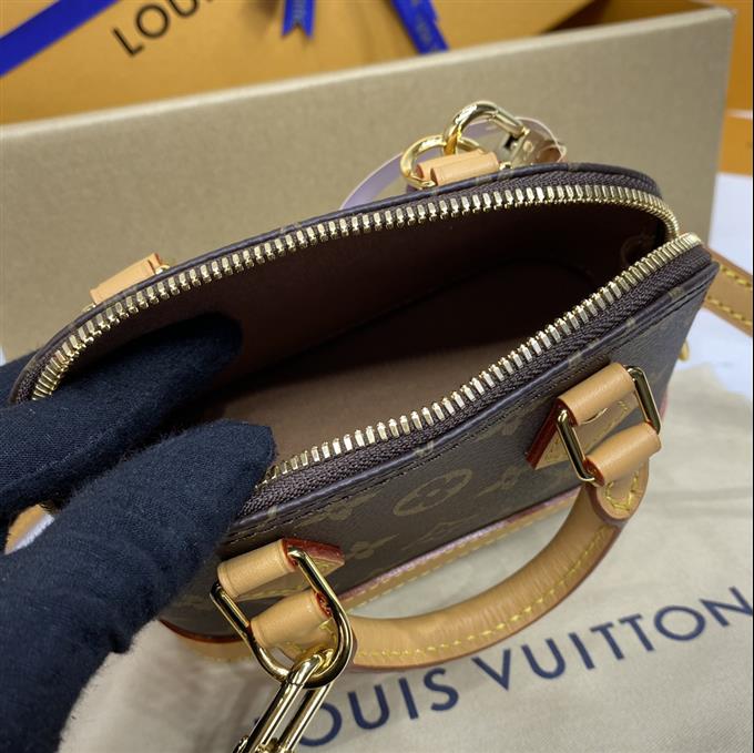 2025224M82717223657923