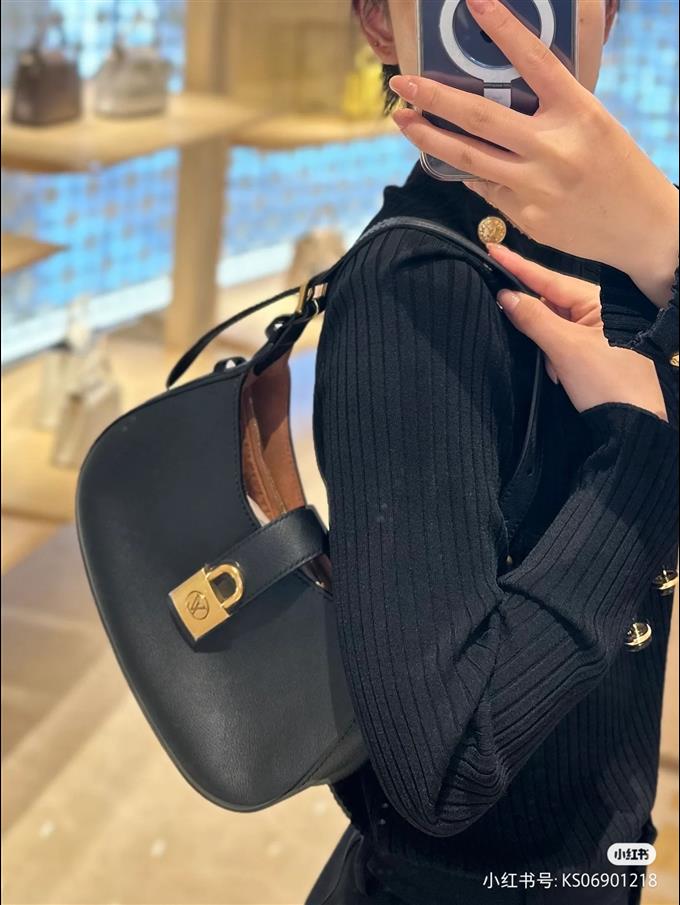 2025224M24611224630562