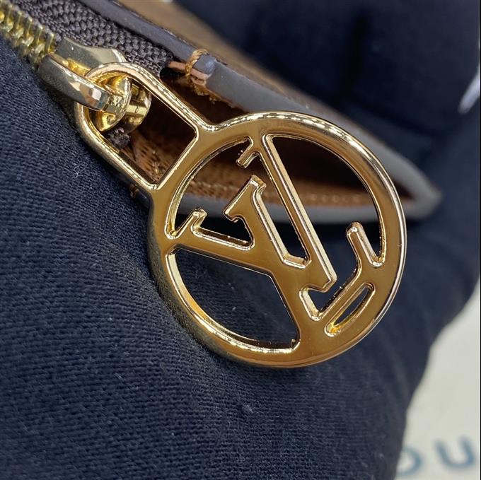 2025224M81880104111988