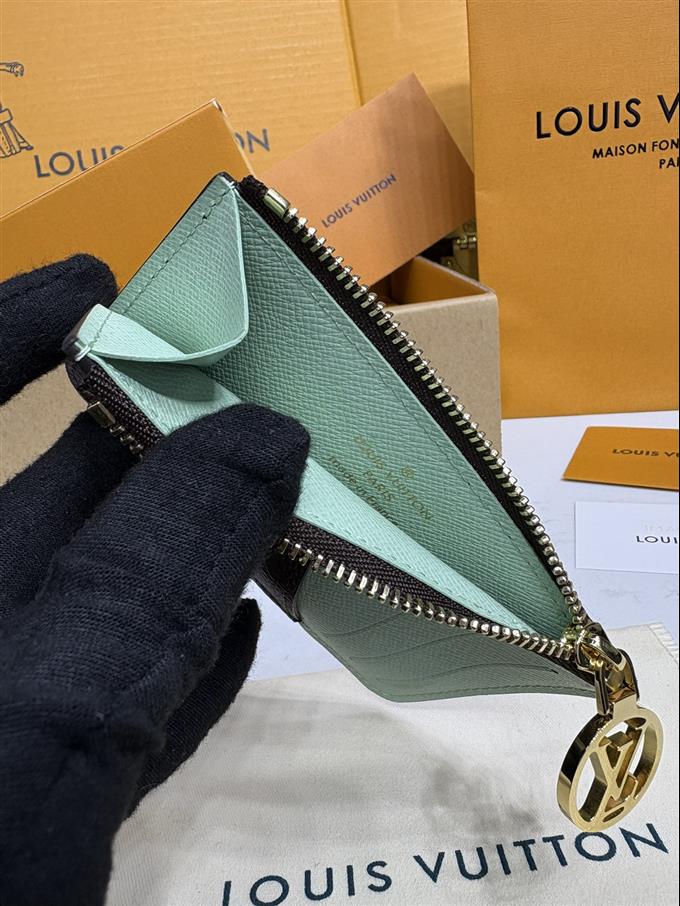 2025224M81880104112147